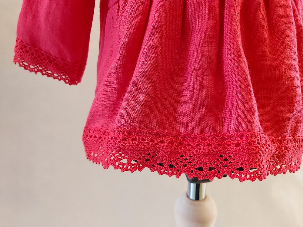 analyse Medieval beard Mīkstinātā lina kleita/tunika ar aveņu rozā lina mežģīni (krāsa audumam –  aveņu sārta). Izmērs: 80-86cm (1-1.5 gadi) - latvaslini