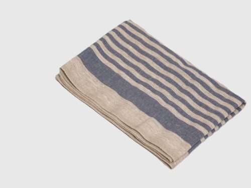 Lina raupja auduma masāžas/rīvēšanās dvielis 50cm x 145cm (krāsa – dabiski pelēks ar zili šaurām strīpām)