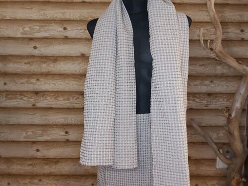 Komplekts vīrietim (krāsa-divkrāsu gaišs): Lina/kokvilnas vafeļauduma pirts svārki vīrietim un dvielis 80x200cm. Pirts svārki ar gumiju un lipekli. KOMPLEKTS IZDEVĪGĀK!