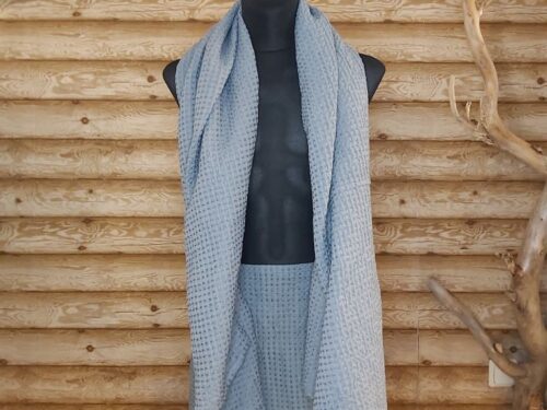 Komplekts vīrietim (krāsa-zilganpelēka): Lina/kokvilnas vafeļauduma pirts svārki vīrietim un dvielis 80x200cm. Pirts svārki ar gumiju un lipekli. KOMPLEKTS IZDEVĪGĀK!