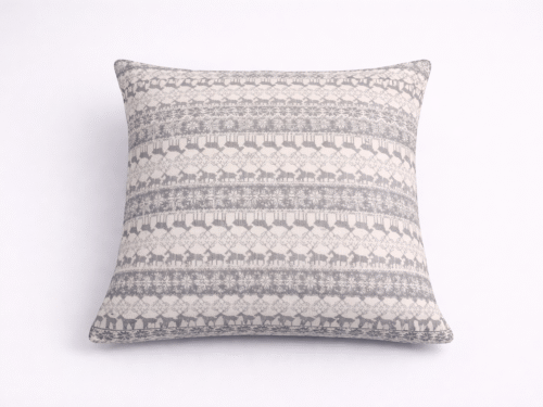 Dekoratīvais spilvens 45x45cm (pelēki brieži, t.pel. lins) ar slēdzēju un iekšpusē spilvens ar poliestera pildījumu