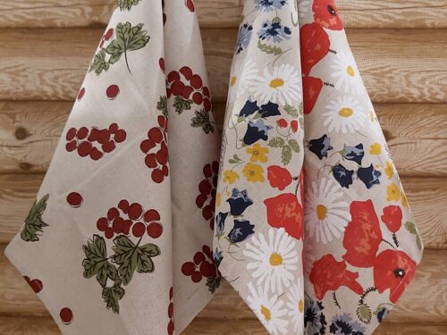 Komplekts: 2 gab lina dvielis 45x80cm (jāņogas un magones)