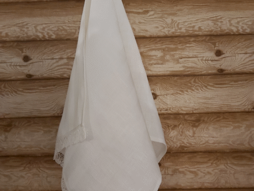 Lina dvielis 45x100cm (balta ar platām strīpām) ar mežģīni